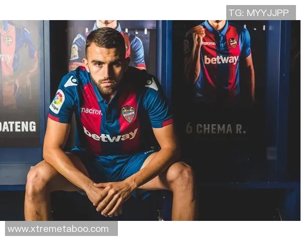 足球明星马约拉尔的成长历程与职业生涯精彩瞬间回顾