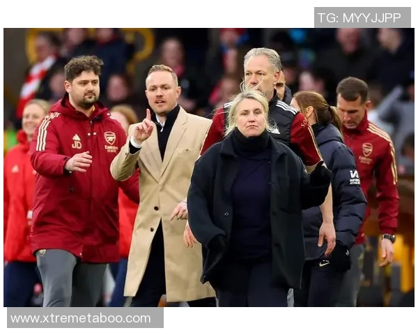 足球明星在家庭生活中是否也会感受到妻子的威严与压力探讨